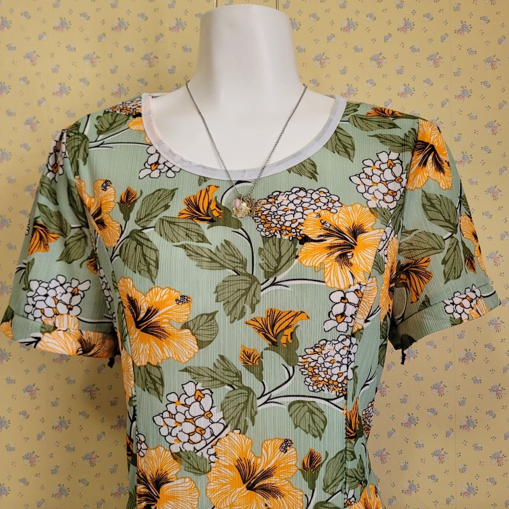 Floral Top - Picture 3 of 5